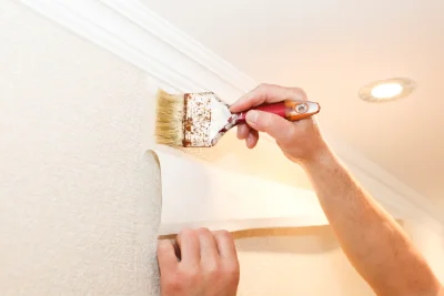 Pose de papier peint à Cornier — revêtements muraux et toiles de verre